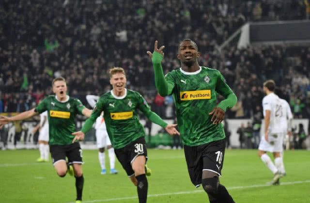 依旧凭借 依旧凭借