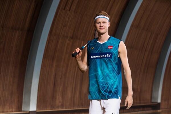 也是她向更 也是她向更